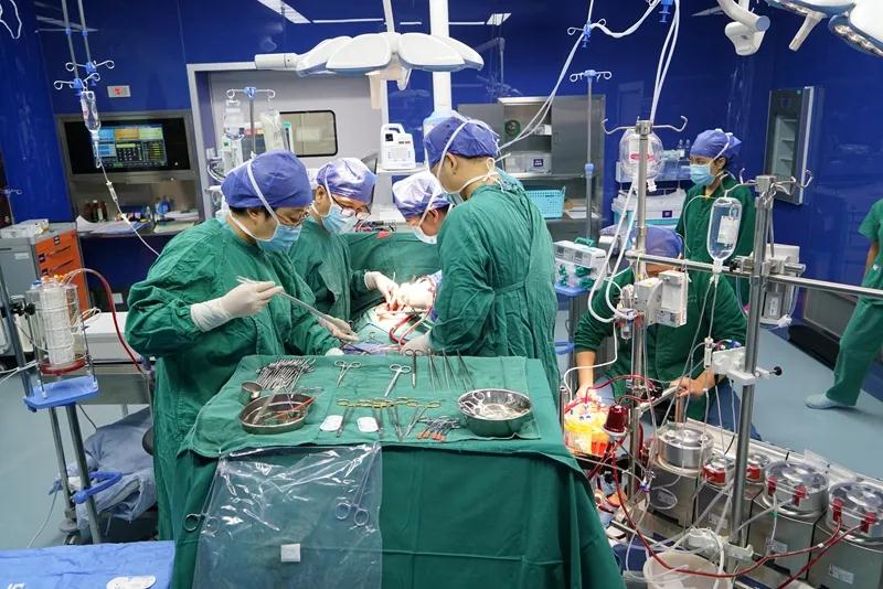 州人民医院心胸大血管甲乳外科成功为一肾病综合征患者施行先天性心脏病手术