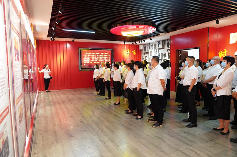 黔西南州人民医院组织党员干部到州党风廉政教育基地开展警示教育